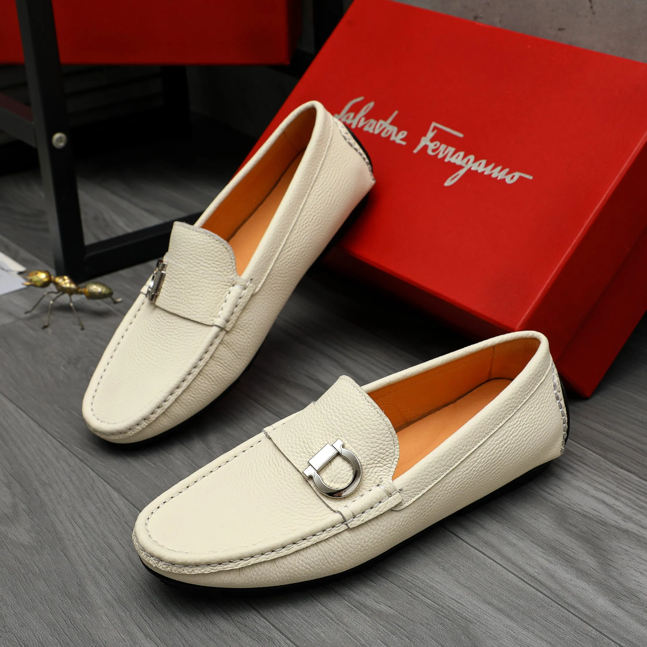 Men's shoes 💰380 Product trademark: Ferragamo "Ferragamo" casual slip-on shoes Regular size: 38-45 (45 is custom-made and non-returnable) Product materials: Selected high-quality pebbled cowhide upper, pigskin lining, rubber outsole